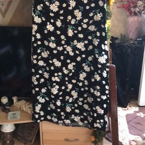 Forever 21 Skirts - Steal of the week ❤️❤️ Daisy’s maxi skirt Forever 21 Skirts - Steal of the week ❤️❤️ Daisy’s maxi skirt
